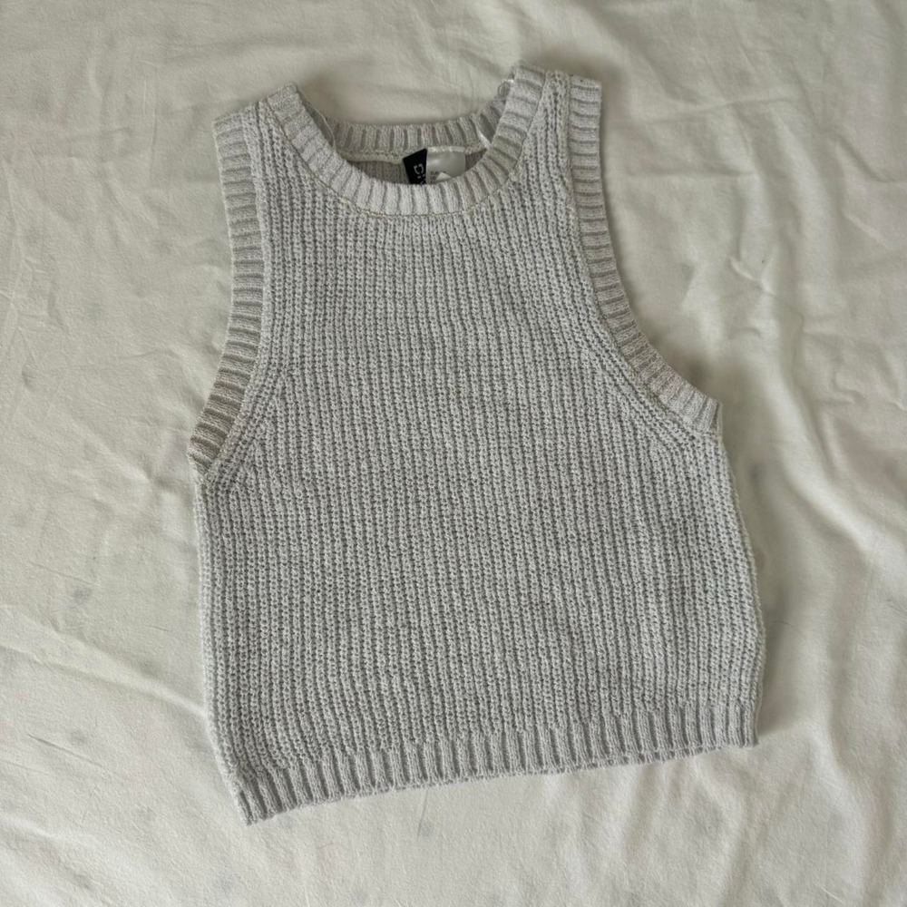 White knit crop top